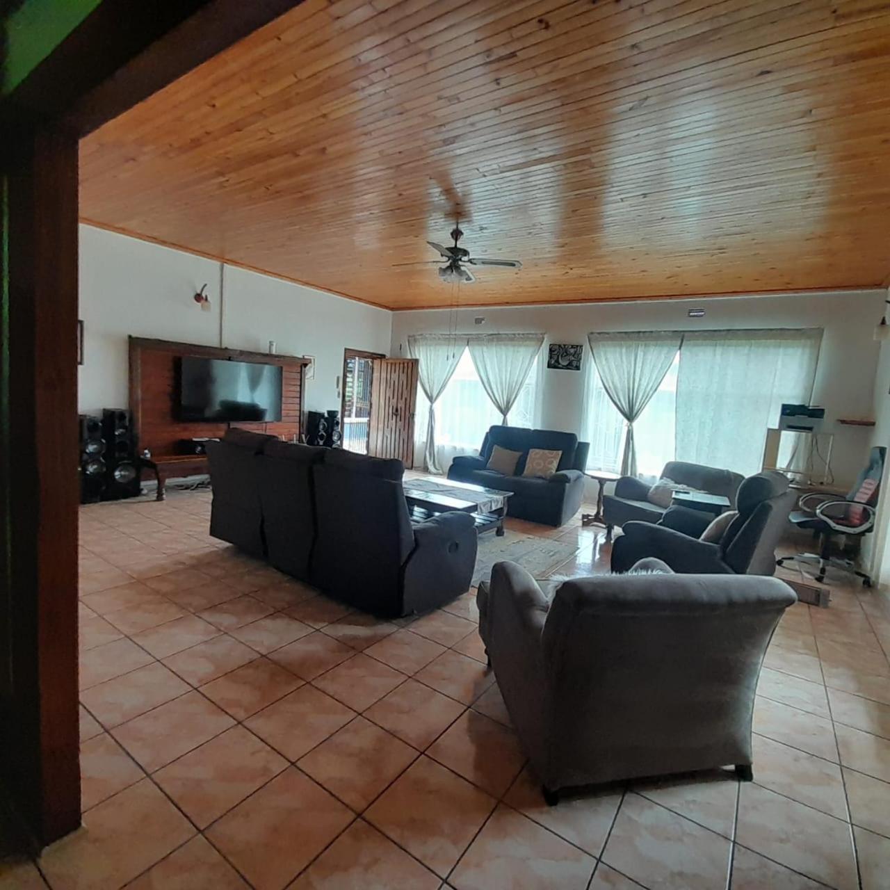38 On Andrew Street Vakantiehuis Sabie